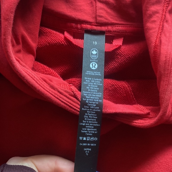 Size 10 team Canada Lululemon cropped hoodie - Picture 3 of 3